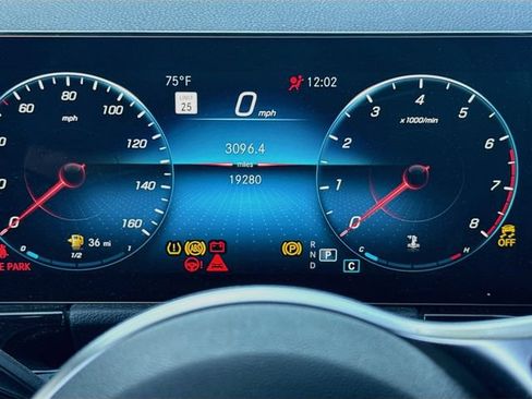 Used 2023 Mercedes-Benz GLA 250 4MATIC image 16