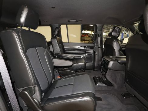Used 2024 Jeep Wagoneer Series III AWD/4WD image 26