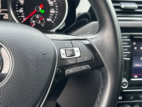 Used 2017 Volkswagen Jetta SEL image 25