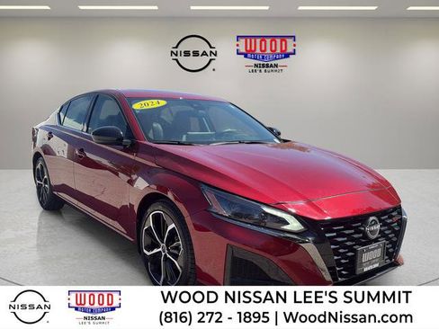 Used 2024 Nissan Altima 2.5 SR w/ SR Premium Package FWD image 1