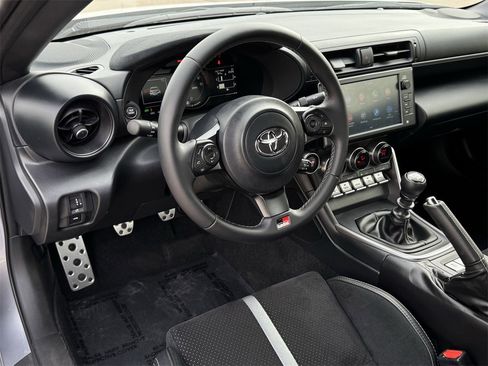 Used 2025 Toyota GR86 Premium image 10
