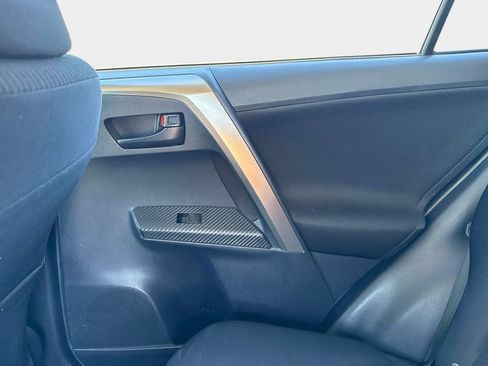 Used 2014 Toyota RAV4 LE FWD image 12