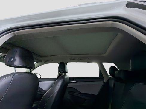 Used 2023 Volkswagen Taos SE w/ Panoramic Sunroof Package FWD image 25