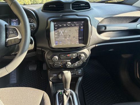 Used 2023 Jeep Renegade Latitude AWD/4WD image 36