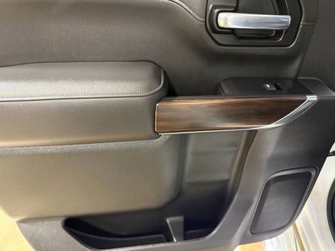 Used 2020 GMC Sierra 1500 SLT image 12