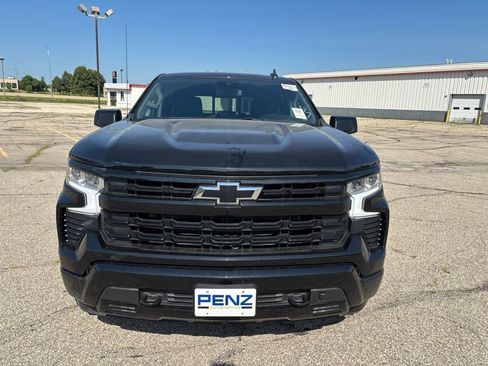 Used 2023 Chevrolet Silverado 1500 RST w/ Convenience Package II AWD/4WD image 2