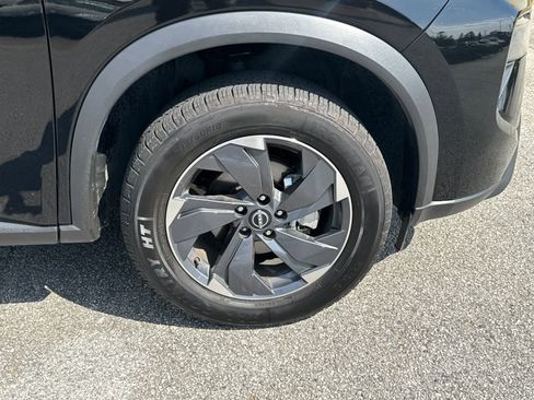 Used 2025 Nissan Rogue SV FWD image 12