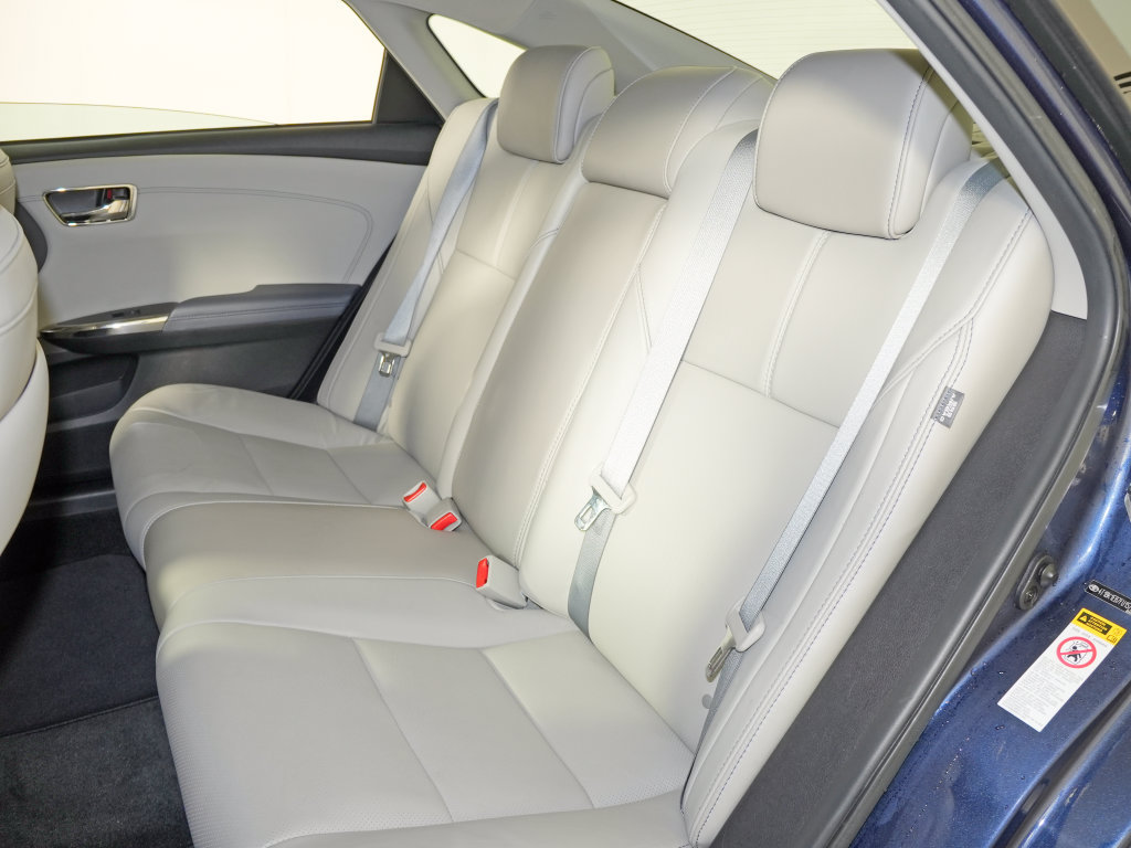Used 2015 Toyota Avalon Limited w/ Technology Package FWD image 33