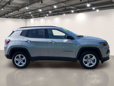 Used 2023 Jeep Compass Latitude w/ Convenience Group AWD/4WD image 8