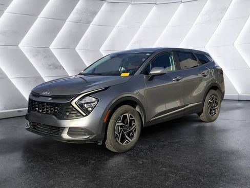 Used 2023 Kia Sportage LX image 3