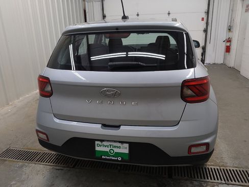 Used 2023 Hyundai Venue SE image 7
