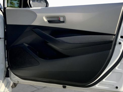 Used 2022 Toyota Corolla LE FWD image 22