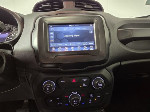 Used 2021 Jeep Renegade Latitude FWD image 17