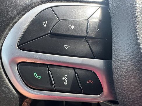 Used 2020 Chrysler Pacifica Touring-L FWD image 18