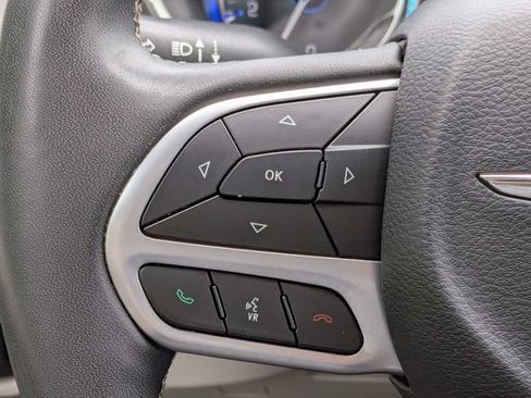 Used 2023 Chrysler Pacifica Touring-L FWD image 29