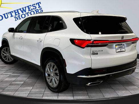 Used 2025 Buick Enclave Preferred AWD/4WD image 5