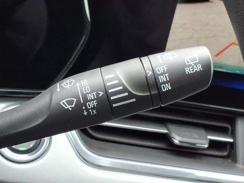Used 2025 Chevrolet Trax LT FWD image 24