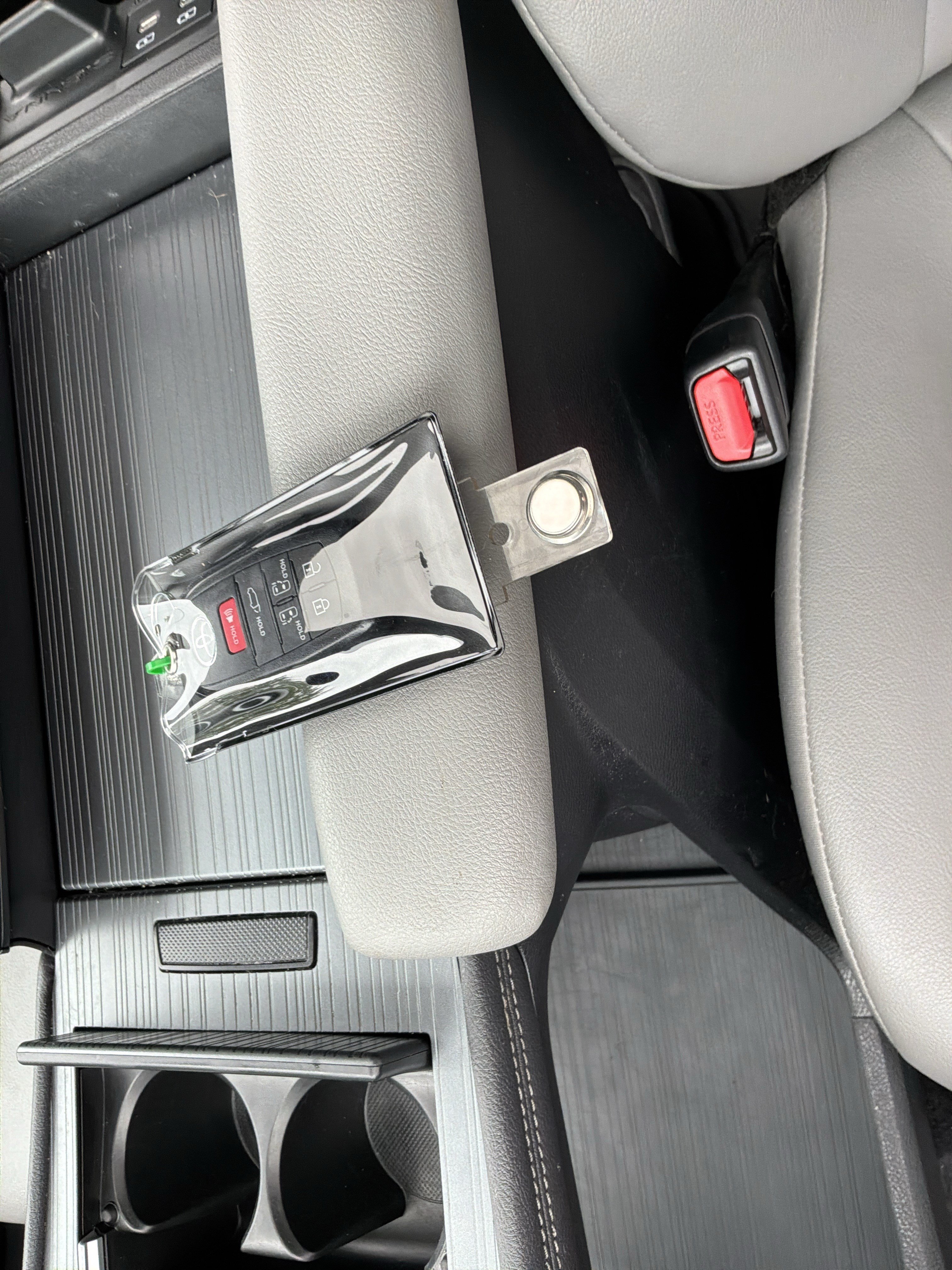 Used 2026 Toyota Sienna XLE FWD image 37