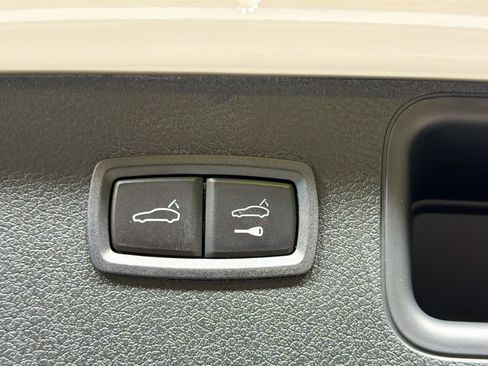 Used 2025 Porsche Macan image 14