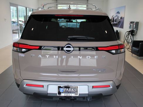 Used 2025 Nissan Pathfinder Platinum AWD/4WD image 28