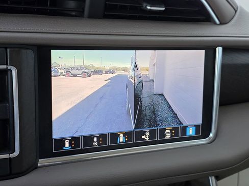 Used 2021 GMC Yukon Denali w/ Denali Premium Package image 27