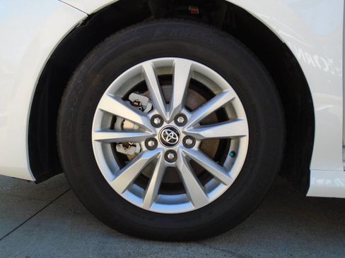 Used 2025 Toyota Camry LE image 27