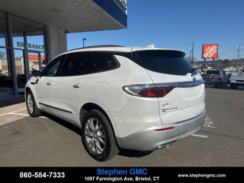 Used 2023 Buick Enclave Essence w/ Experience Buick Package image 5