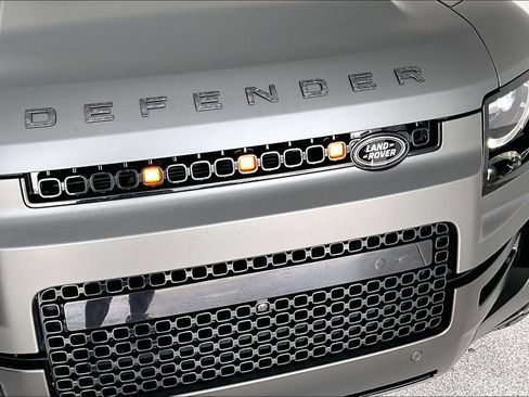 Used 2025 Land Rover Defender 110 AWD/4WD image 32