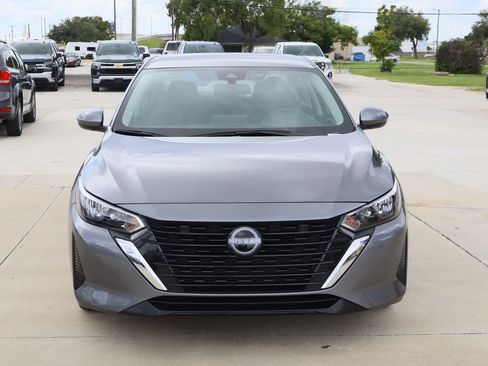 Used 2024 Nissan Sentra SV FWD image 3