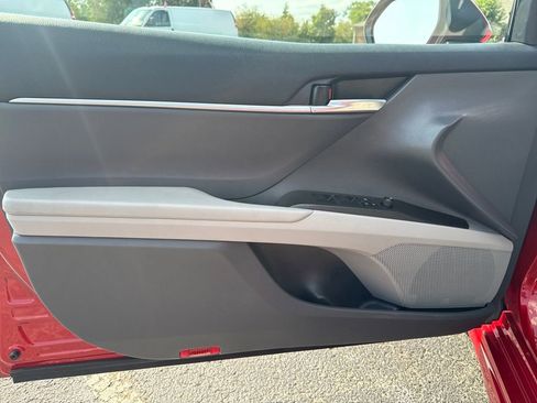 Used 2022 Toyota Camry SE image 12