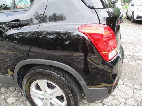 Used 2019 Chevrolet Trax LS FWD image 16