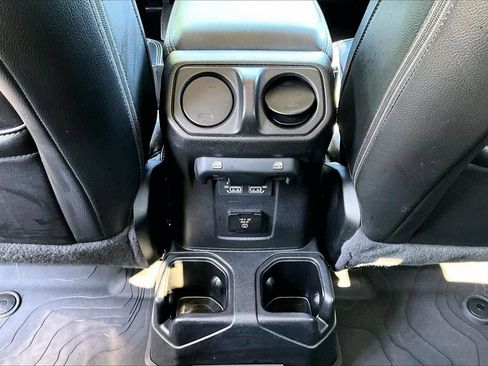 Used 2022 Jeep Gladiator Overland w/ Popular Equipment Package AWD/4WD image 16
