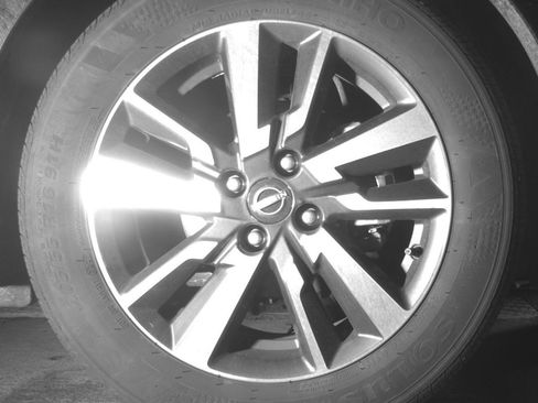 Used 2025 Nissan Versa SV FWD image 13