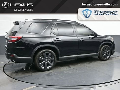 Used 2025 Honda Pilot Sport image 8