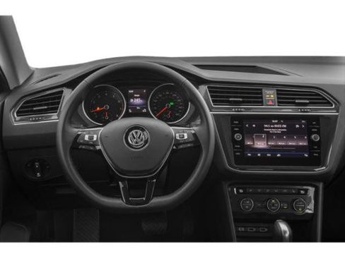 Used 2018 Volkswagen Tiguan SE image 7
