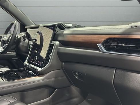 Used 2025 GMC Yukon XL Denali image 37