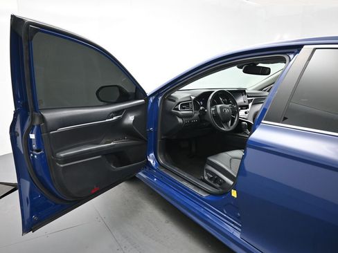 Used 2023 Toyota Camry SE w/ Cold Weather Package AWD/4WD image 9