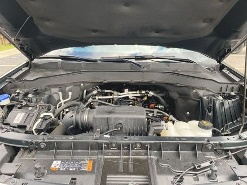 Used 2023 Ford Explorer XLT w/ Equipment Group 202A AWD/4WD image 28