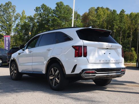 Used 2022 Kia Sorento S w/ Panoramic Sunroof Package FWD image 3