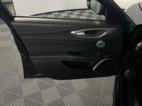 Used 2023 Alfa Romeo Giulia Veloce image 22