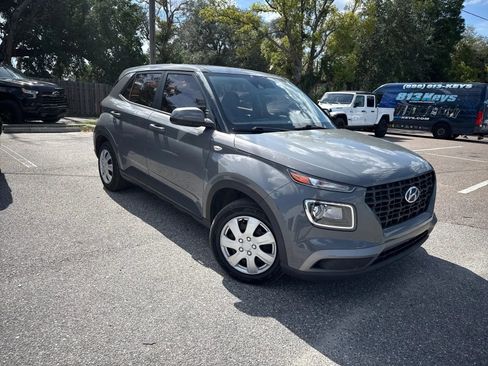 Used 2020 Hyundai Venue SE FWD image 5