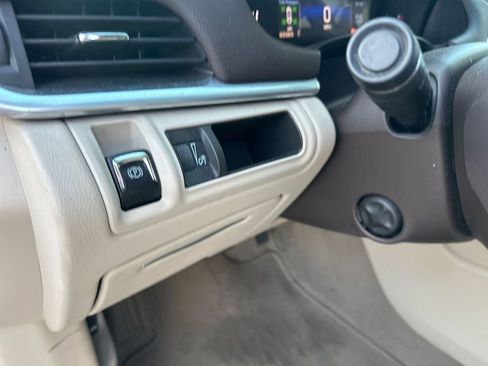 Used 2015 Cadillac XTS Luxury image 20