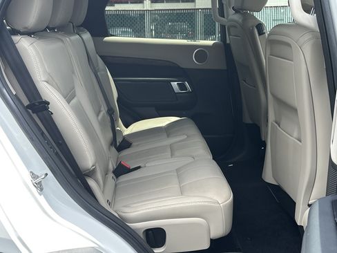 Used 2018 Land Rover Discovery HSE AWD/4WD image 13