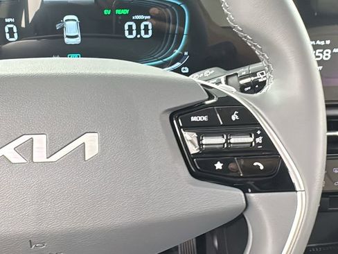 New 2025 Kia Niro EX image 22