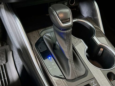 Used 2021 Toyota Highlander Limited image 24