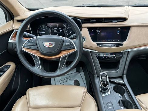 Used 2018 Cadillac XT5 Platinum w/ Driver Assist Package AWD/4WD image 16