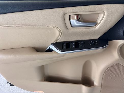 Used 2017 Toyota Camry XLE image 30