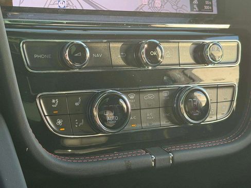 Certified 2024 Bentley Bentayga image 40