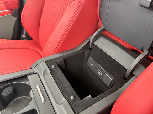 New 2026 Jaguar F-PACE R-Dynamic S image 18