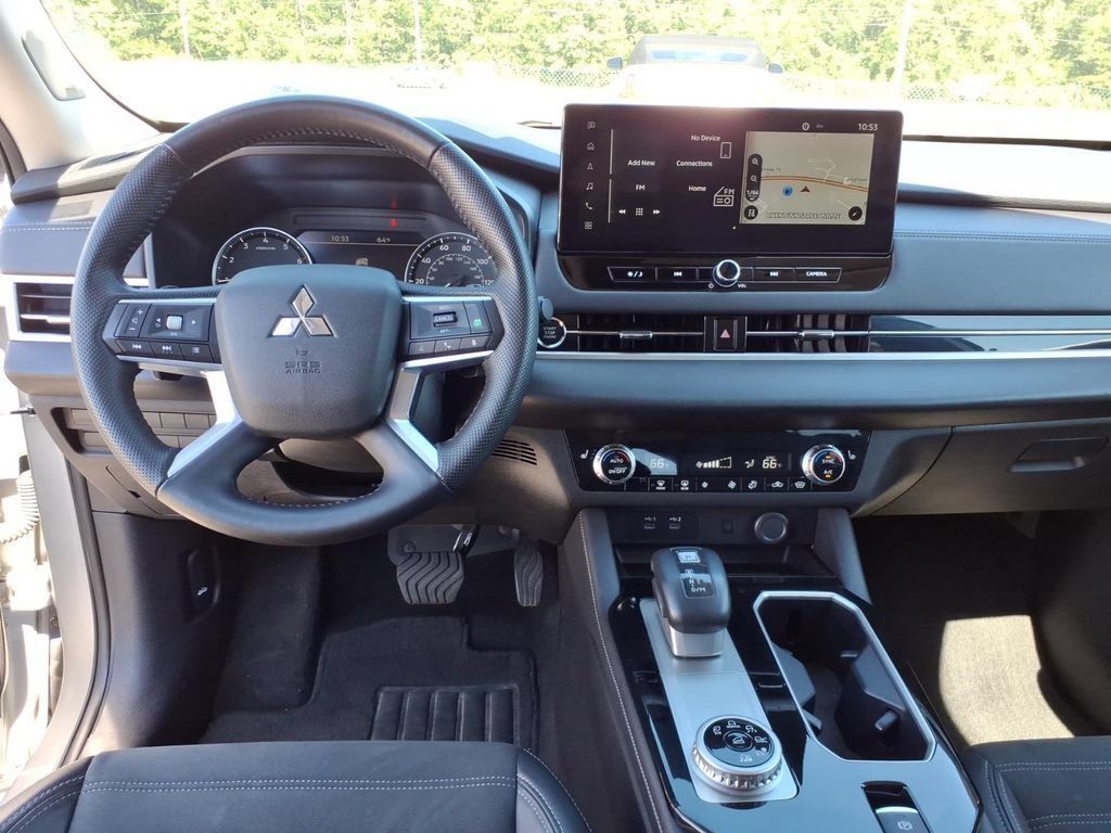 Used 2025 Mitsubishi Outlander SE AWD/4WD image 7
